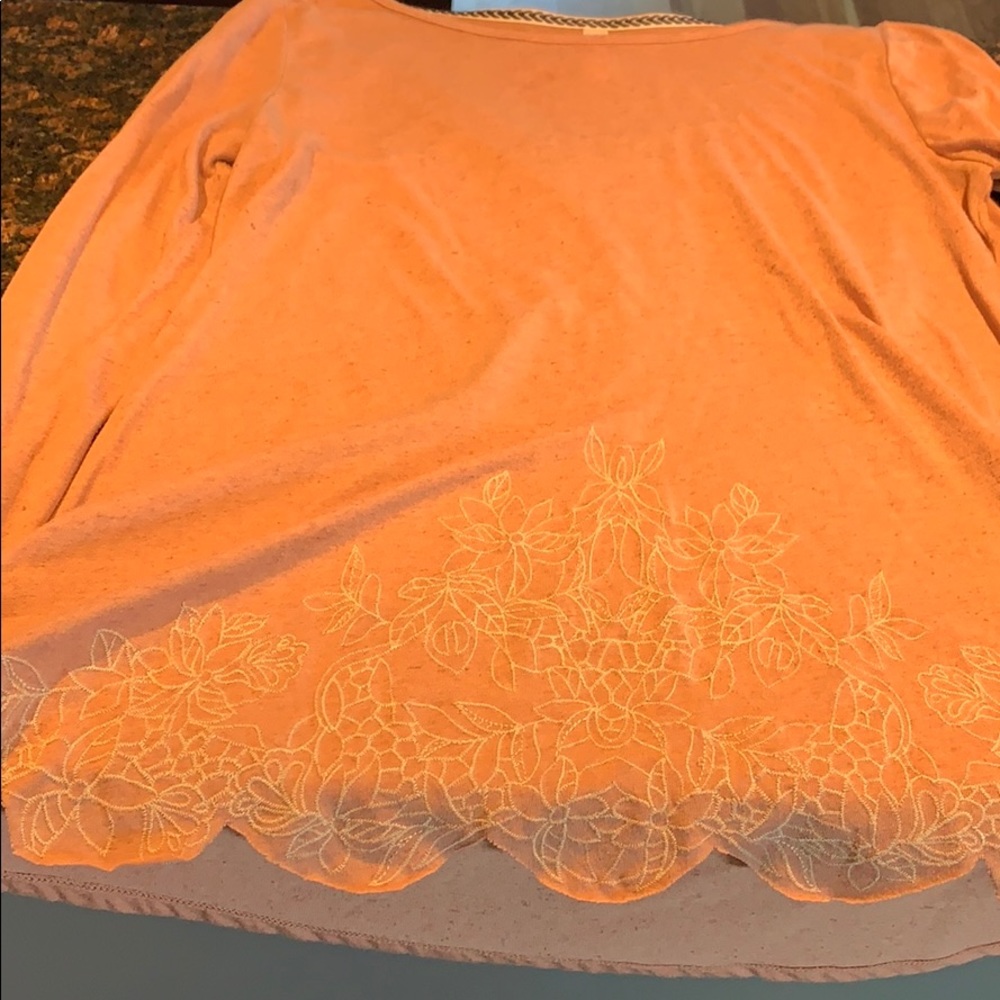 Long sleeve Scalloped bottom edge Top
